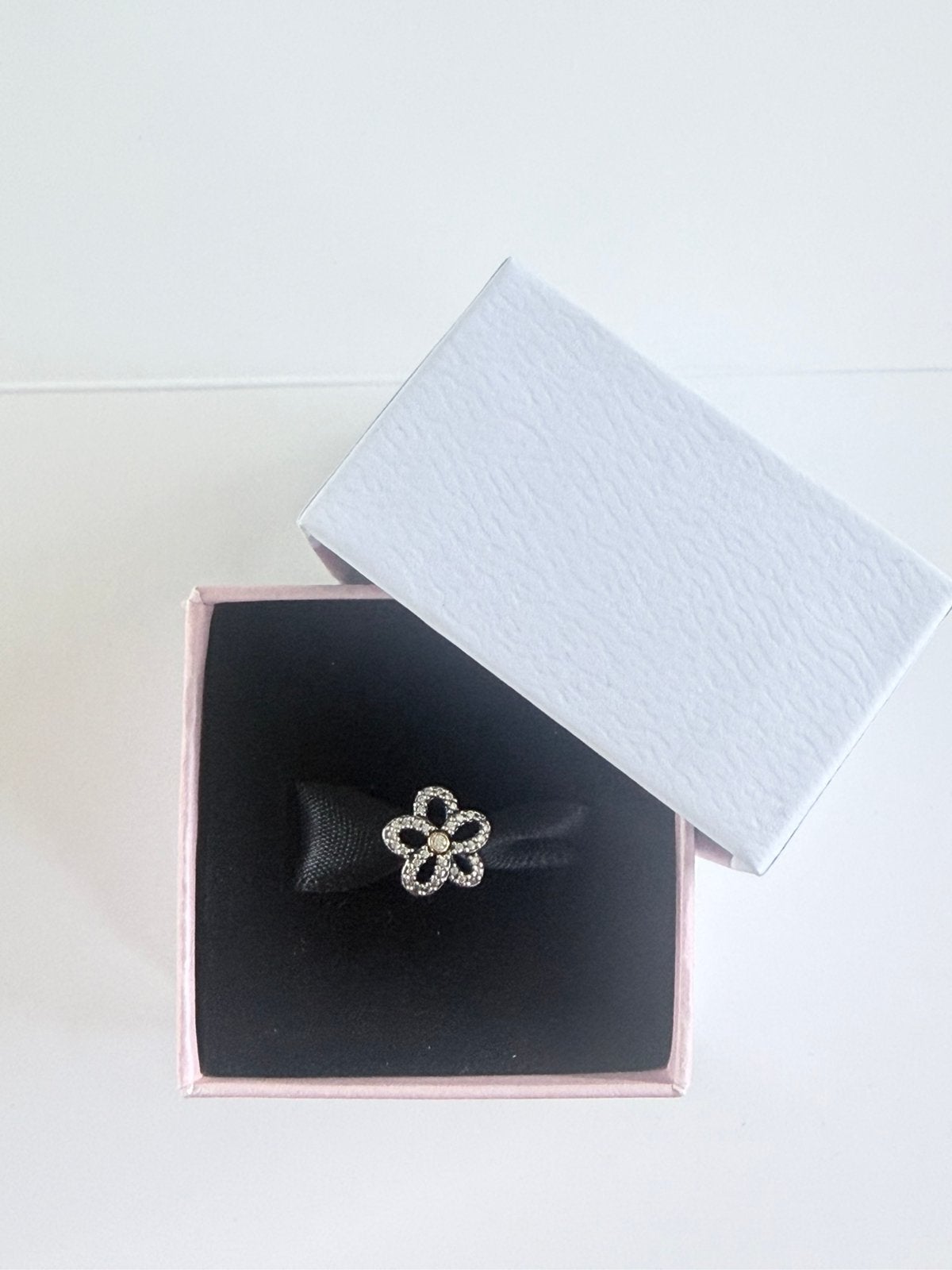 Pandora bloem bedel, Sieraden, Tassen en Uiterlijk, Ophalen of Verzenden, Zo goed als nieuw, Zilver, Pandora