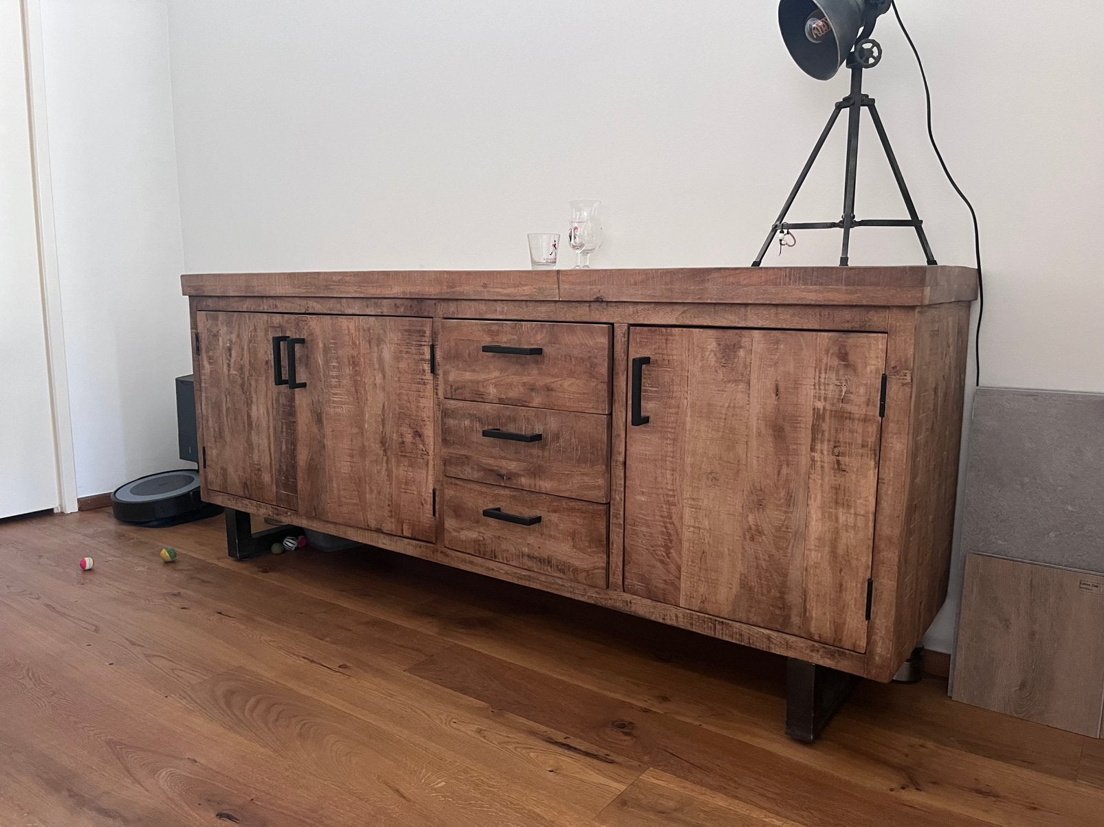 Massief mango houten dressoir, Ophalen, 150 tot 200 cm, Zo goed als nieuw, Industrieel