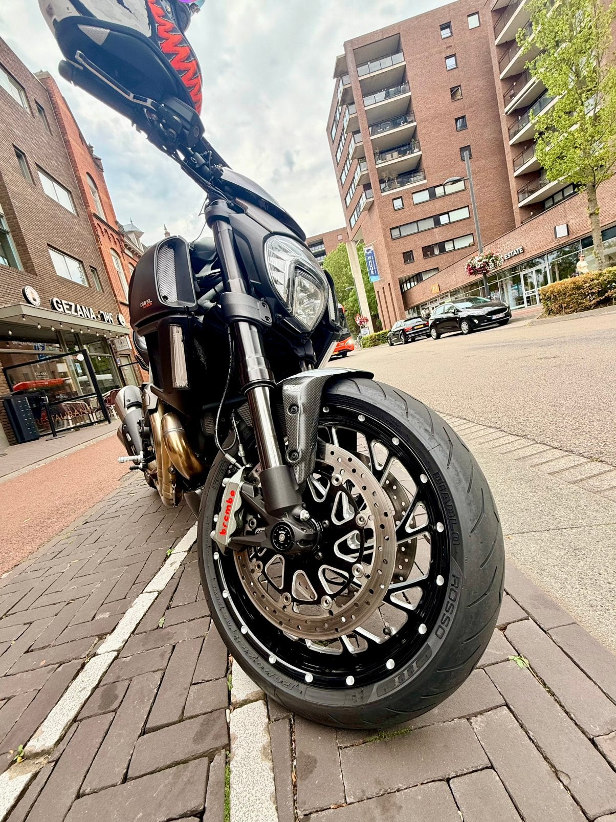“Piece of art” Ducati Diavel Carbon white edition ABS BOMVOL, Motoren, Motoren | Ducati, 2 cilinders, ABS, 1198 cc, Particulier