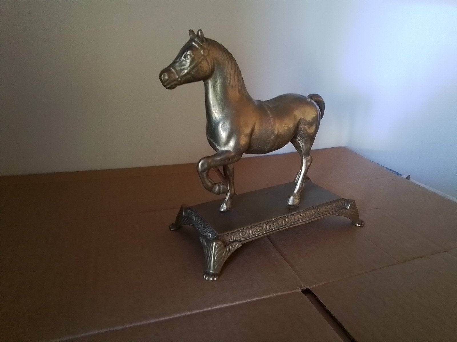 Antiek bronzen paard op sokkel - Decoratief beeld, Antiek en Kunst, Ophalen of Verzenden, Brons