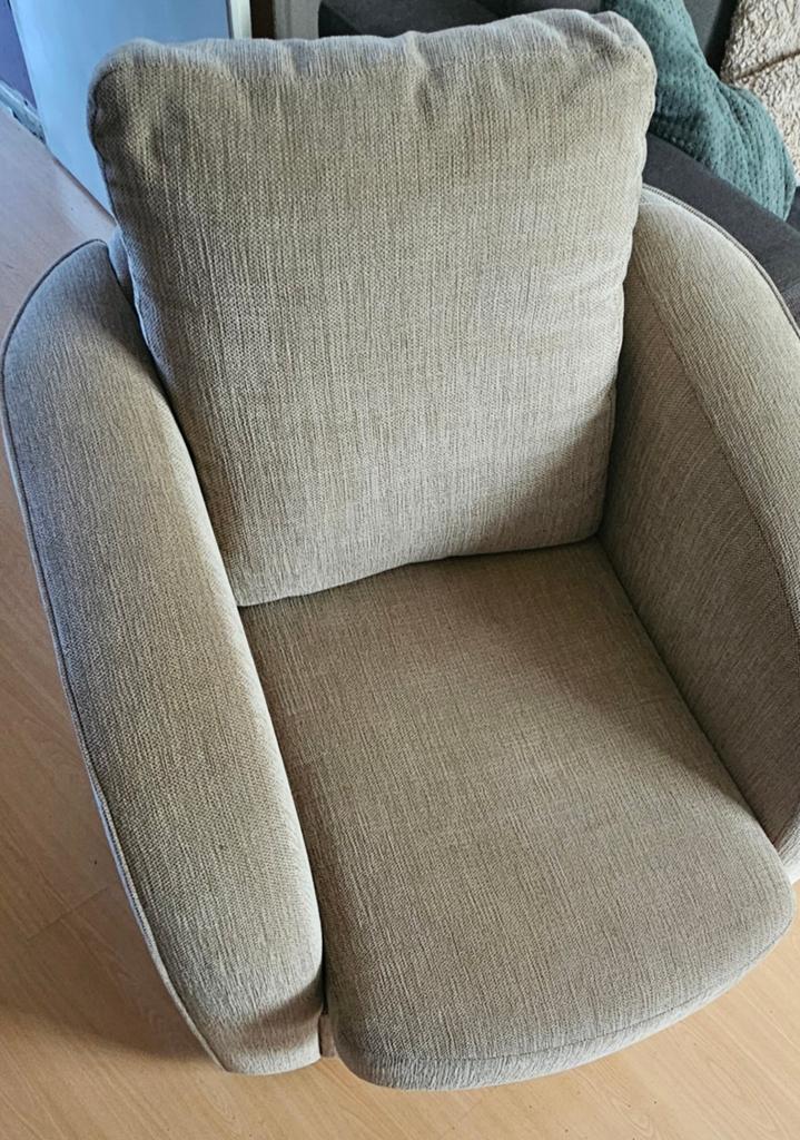 Beige/zandkleur draai fauteuil, Ophalen, Minder dan 75 cm, 50 tot 75 cm