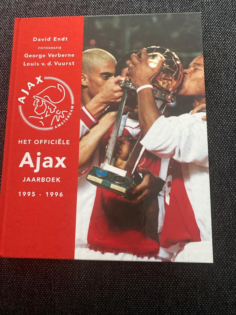 Het Officiële Ajax Jaarboek 1995-1996, Boeken, Sportboeken, Ophalen of Verzenden, Zo goed als nieuw, Balsport
