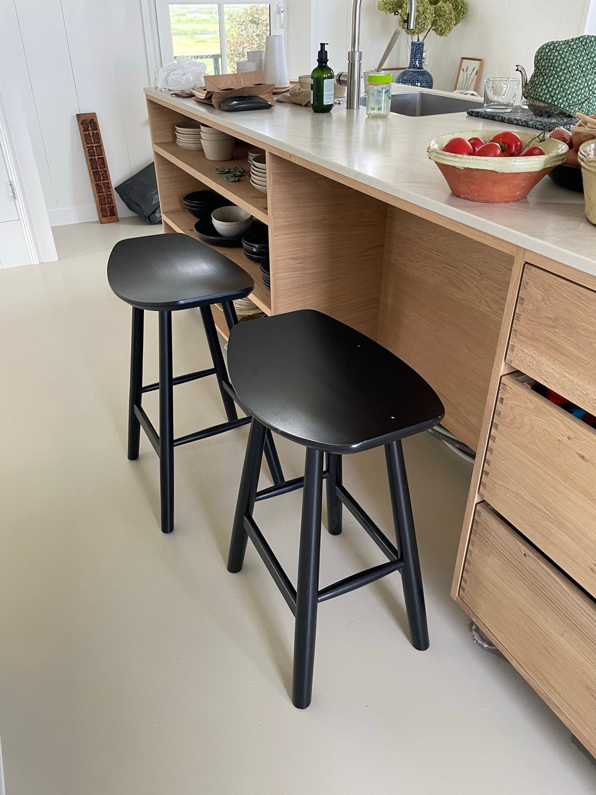 Twee Sav & Okse Silja zwartgelakte beukenhouten krukken, Gebruikt, Twee, Zwart, Ophalen of Verzenden
