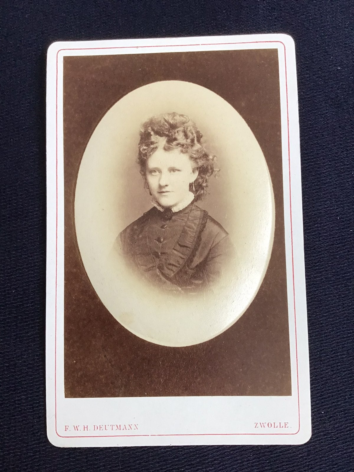 CDV, Dame, F.W.H. DEUTMANN, ZWOLLE, Carte de Visite 2, Ophalen of Verzenden, Voor 1940, Gebruikt, Foto