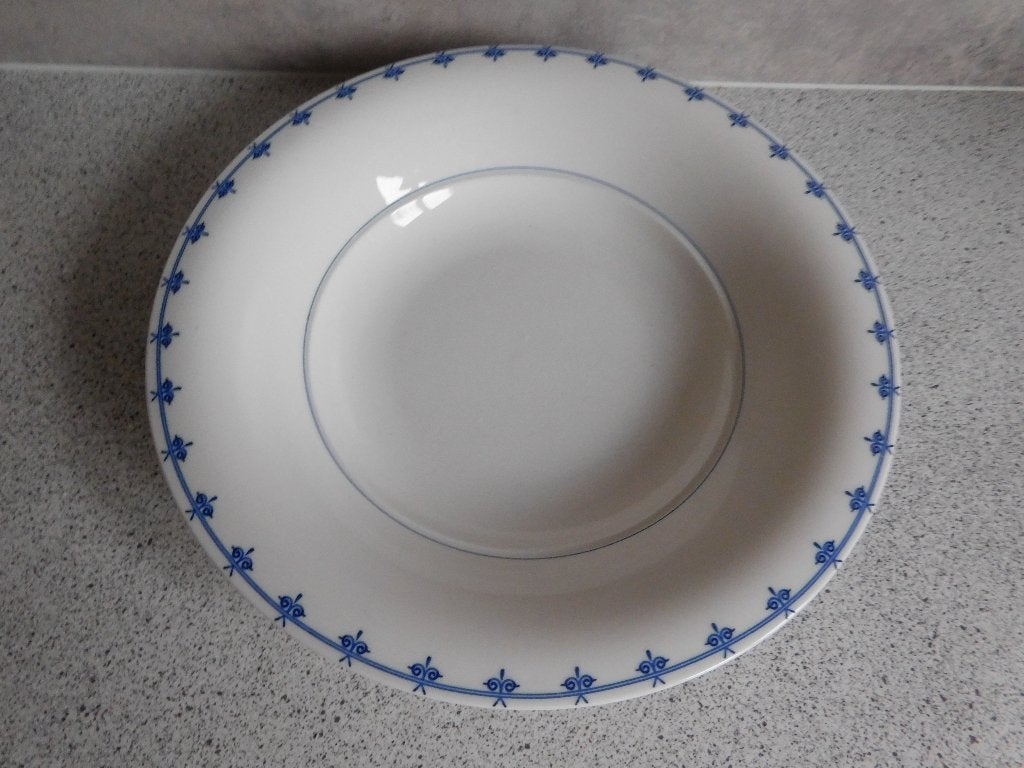 Diep Bord 23 cm. Dutch Design Expat, Ophalen of Verzenden, Zo goed als nieuw, Bord(en), Overige stijlen