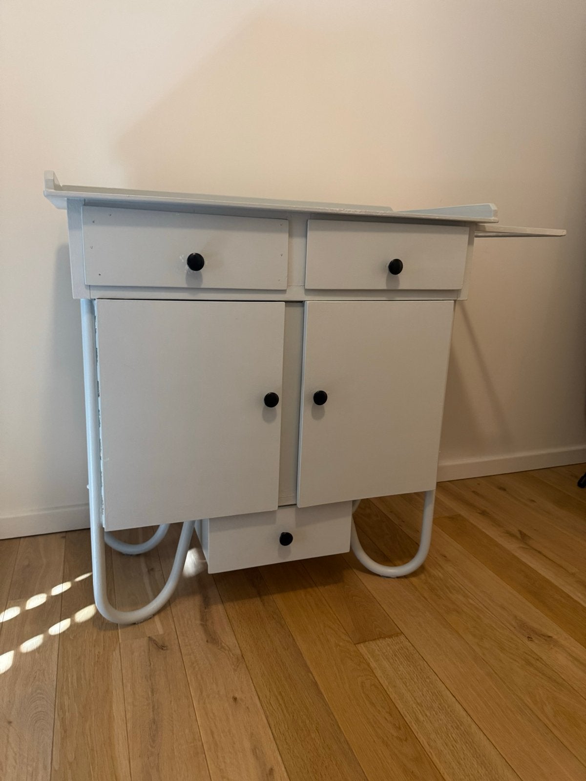 Grijze vintage commode met lades en deurtjes, Ophalen, Gebruikt, 50 tot 70 cm, 75 tot 100 cm