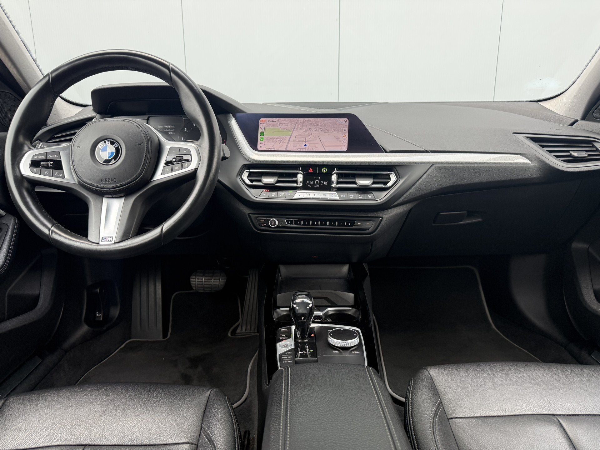 BMW 1-serie 118i High Executive Automaat/Pano/Apple Carplay., Verwarmde buitenspiegels, Gebruikt, Wit, Leder