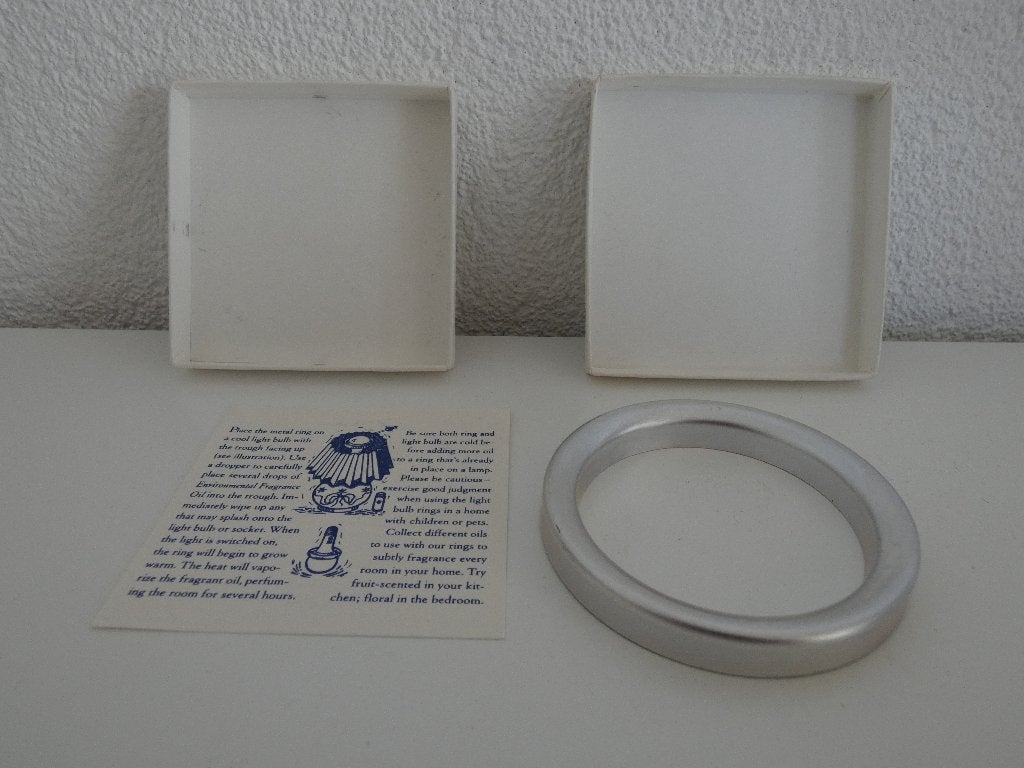 Vintage Scarborough Metal light bulb ring geurverspreider, Antiek en Kunst, Curiosa en Brocante, Ophalen of Verzenden