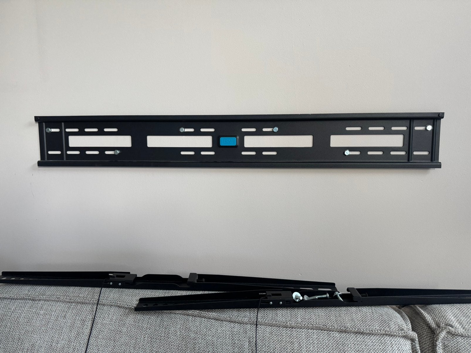 ISY universele muurbeugel (mediamarkt), Audio, Tv en Foto, Ophalen, Zo goed als nieuw