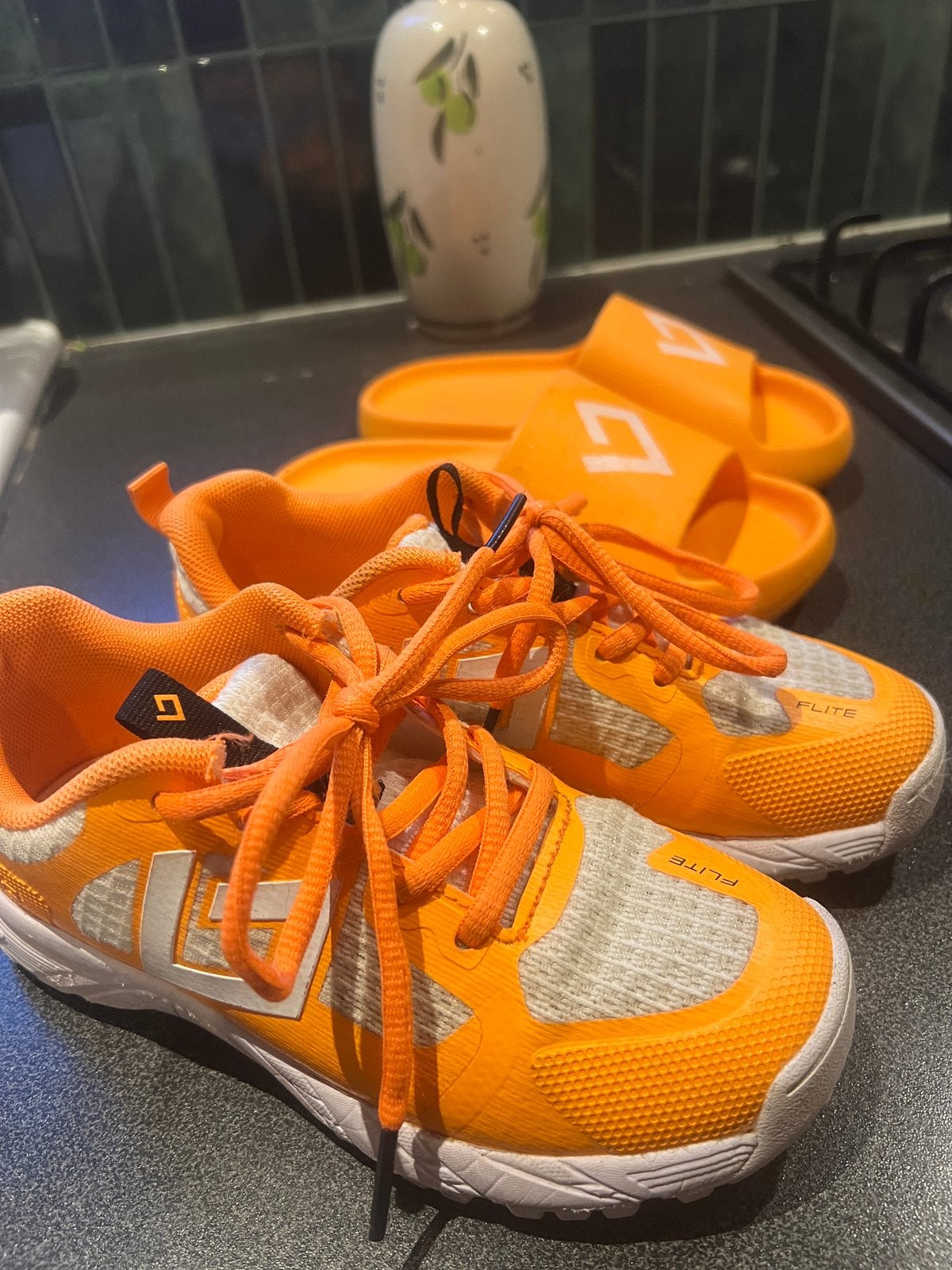 Brabo Hockey veldschoenen maat 32 mét bijpassende slippers, Sport en Fitness, Ophalen of Verzenden, Zo goed als nieuw, Schoenen