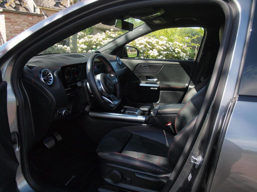 Mercedes-Benz EQA 250 Business Solution AMG 67 kWh | Camera, Auto's, Mercedes-Benz, Gebruikt, 190 pk, SUV of Terreinwagen, Zilver of Grijs