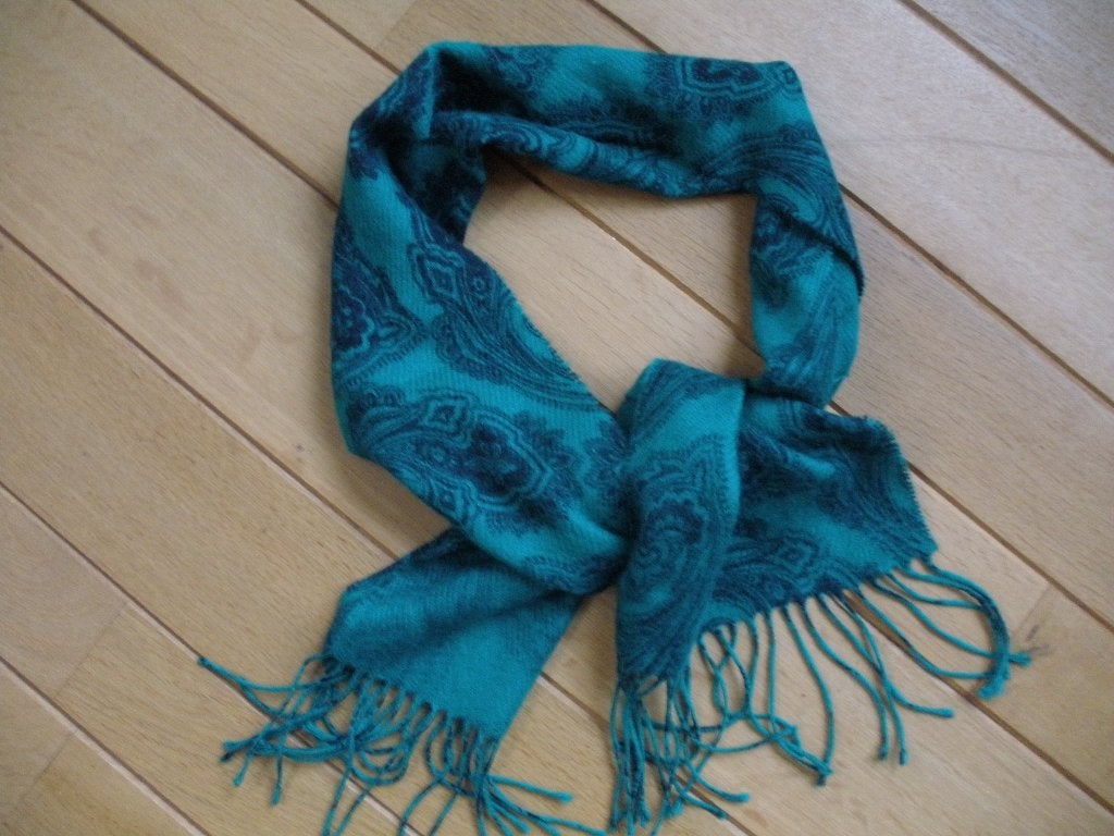 Sjaal groen zwart paisley, Ophalen of Verzenden, Zo goed als nieuw, Maat 46/48 (XL) of groter, Sjaal