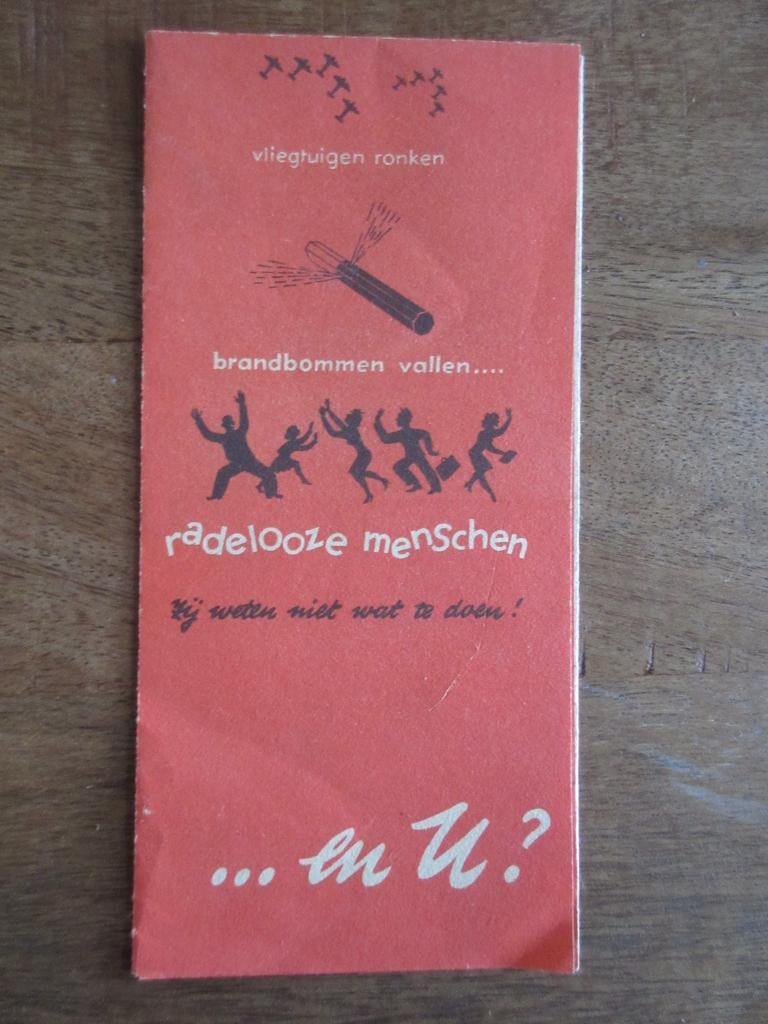 Luchtbescherming folder brandbommen vallen, Ophalen of Verzenden, Nederland, Boek of Tijdschrift