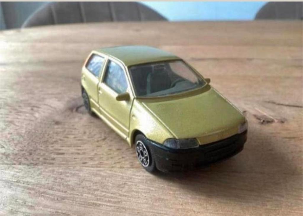Fiat Punto 1:43 – Bburago – Made in Italy – Jaren ’90, Ophalen of Verzenden, Zo goed als nieuw, Auto, Overige merken