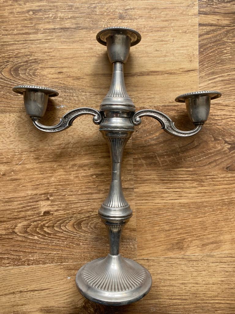 Zilverkleurige 3-armige kandelaar - Made in England, Ophalen of Verzenden, Zilver