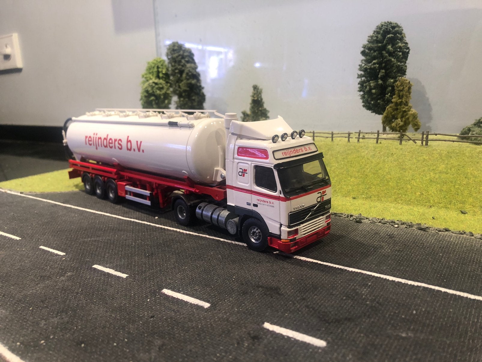 Volvo FH12 met bulkoplegger van Reijnders, Hobby en Vrije tijd, Modelauto's | 1:50, Ophalen of Verzenden, Zo goed als nieuw, Bus of Vrachtwagen