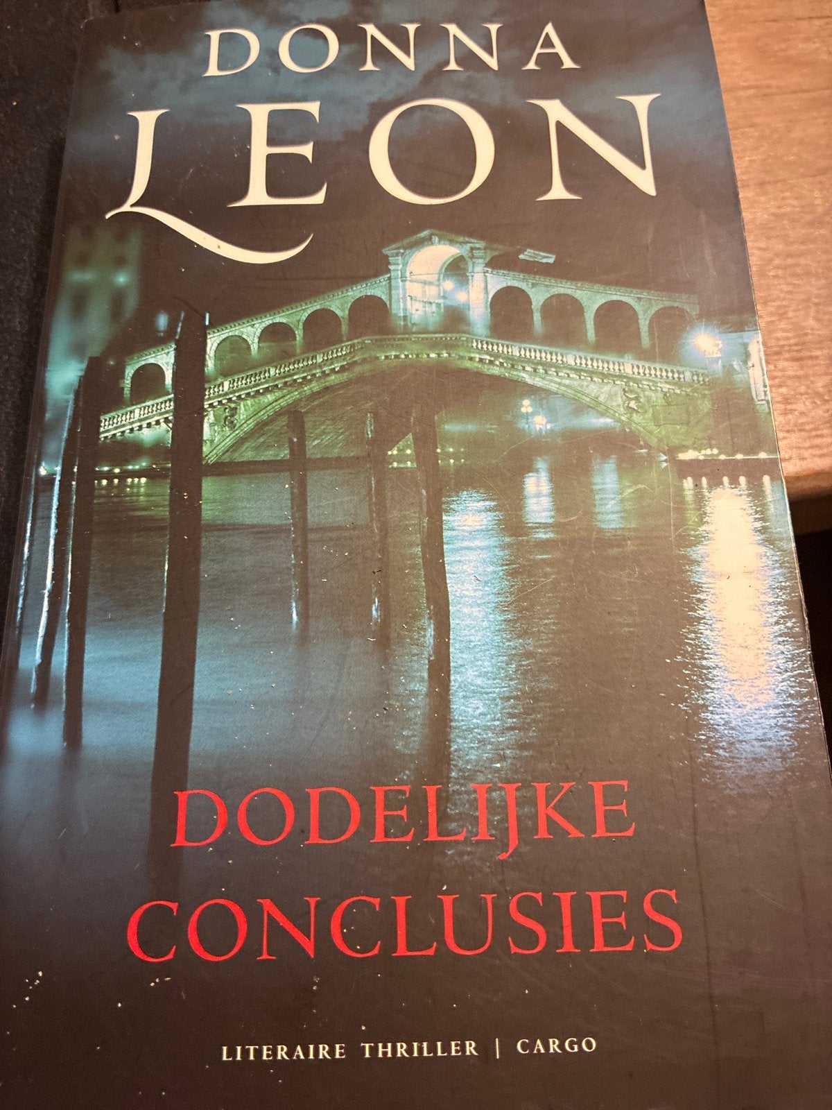 Donna Leon - Dodelijke conclusies, Ophalen of Verzenden, Zo goed als nieuw, Donna Leon