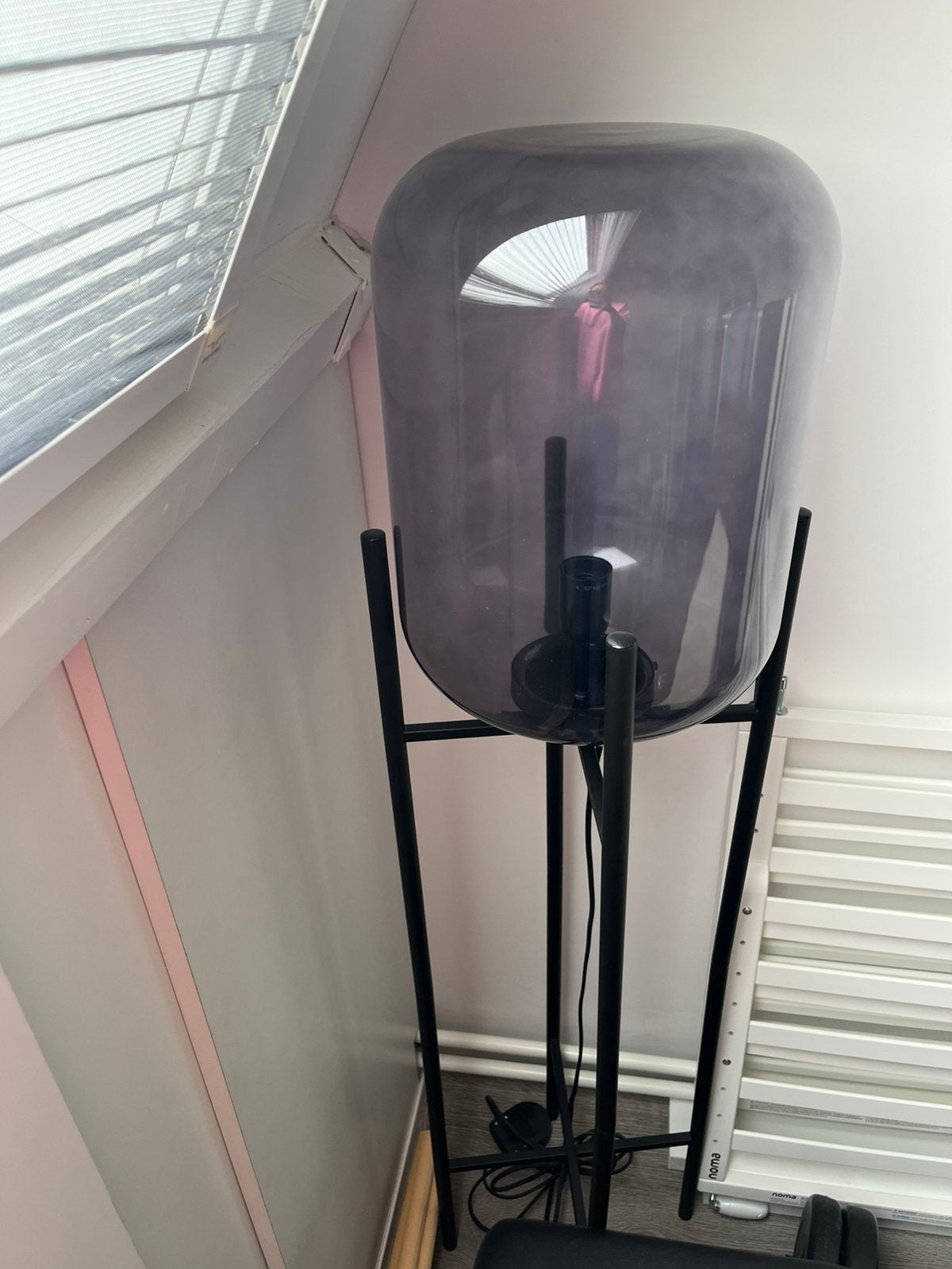 Moderne vloerlamp met rookglas kap, Huis en Inrichting, Lampen | Vloerlampen, Ophalen, Zo goed als nieuw, Glas, 100 tot 150 cm