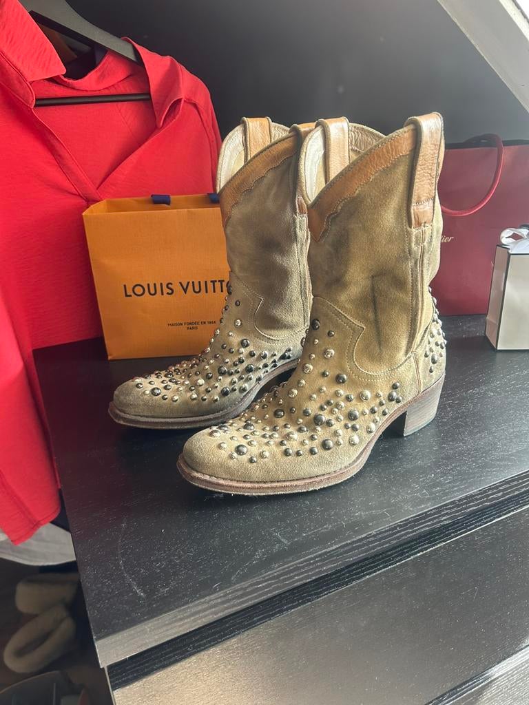 Super gave luxe kalfslederen laarzen met studs, Kleding | Dames, Schoenen, Ophalen of Verzenden, Zo goed als nieuw, Zwart, Hoge laarzen
