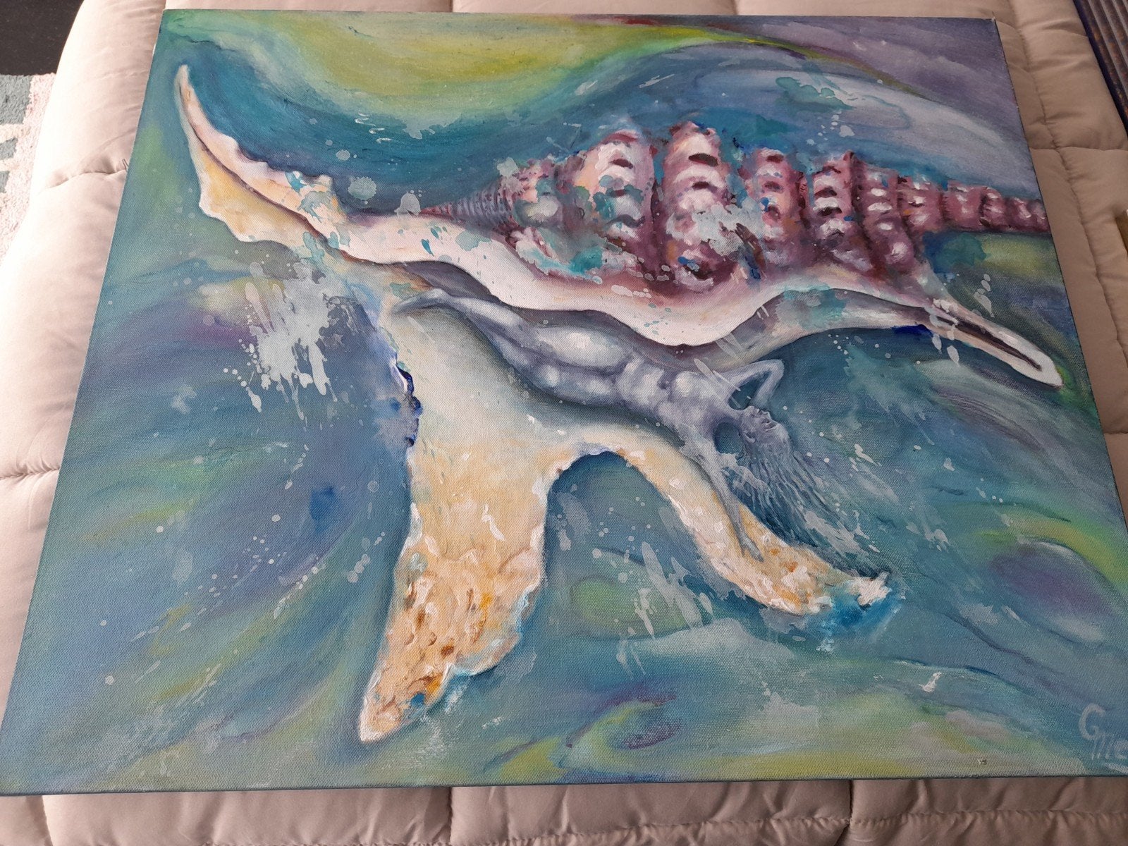 Schilderij met schelp in water - Acryl op doek, Acrylverf, Overig onderwerp, Textiel, Gesigneerd