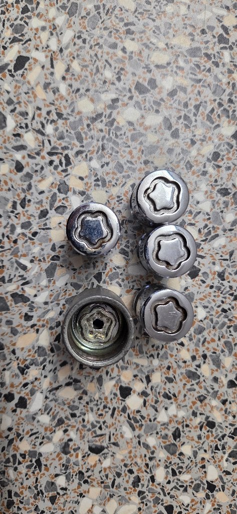 McGard Slotmoeren set, Ophalen of Verzenden, Gebruikt, Suzuki