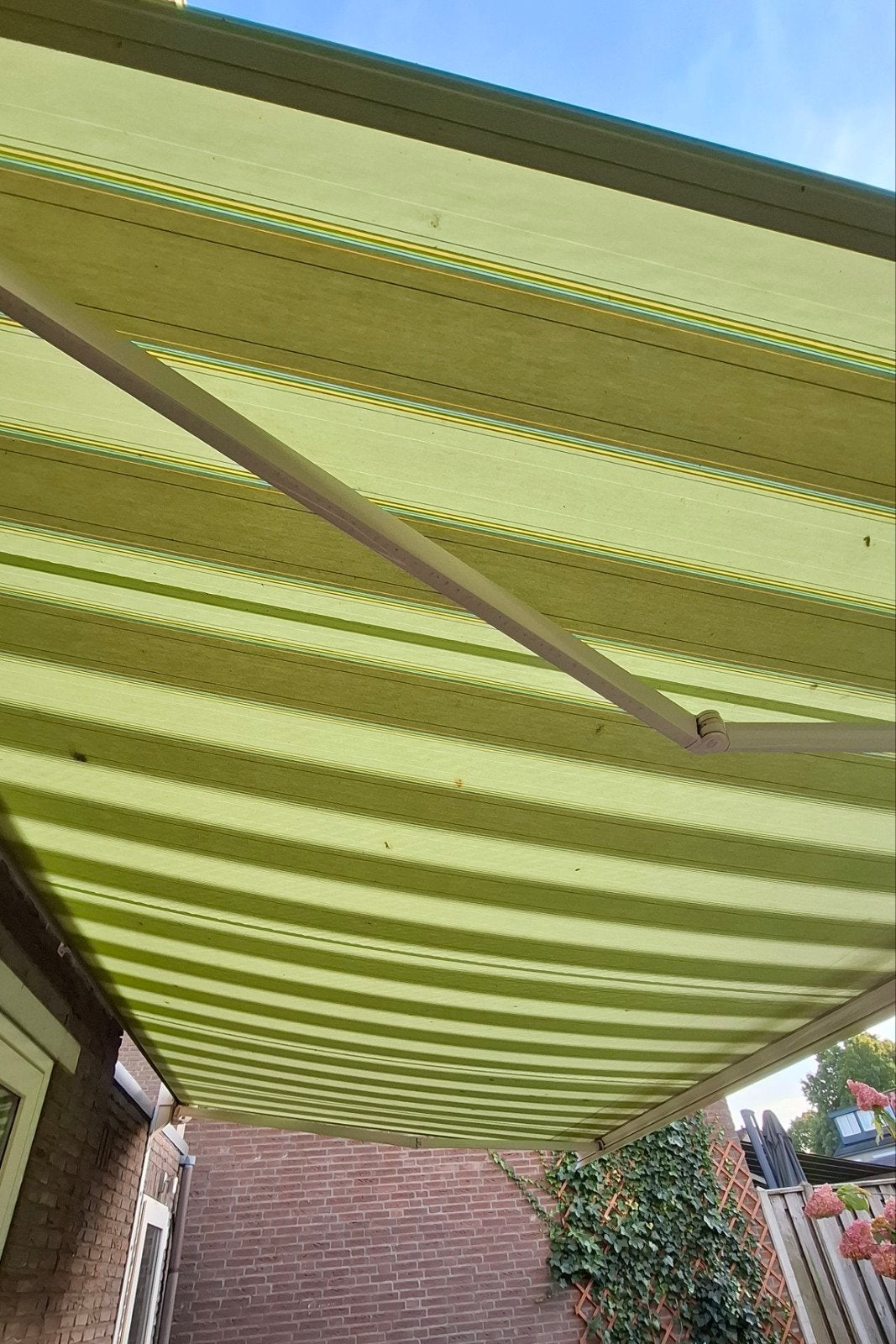 Elektrisch knikarmscherm groen/wit 5 x 3, Ophalen, Gebruikt, 450 cm of meer, Elektrisch
