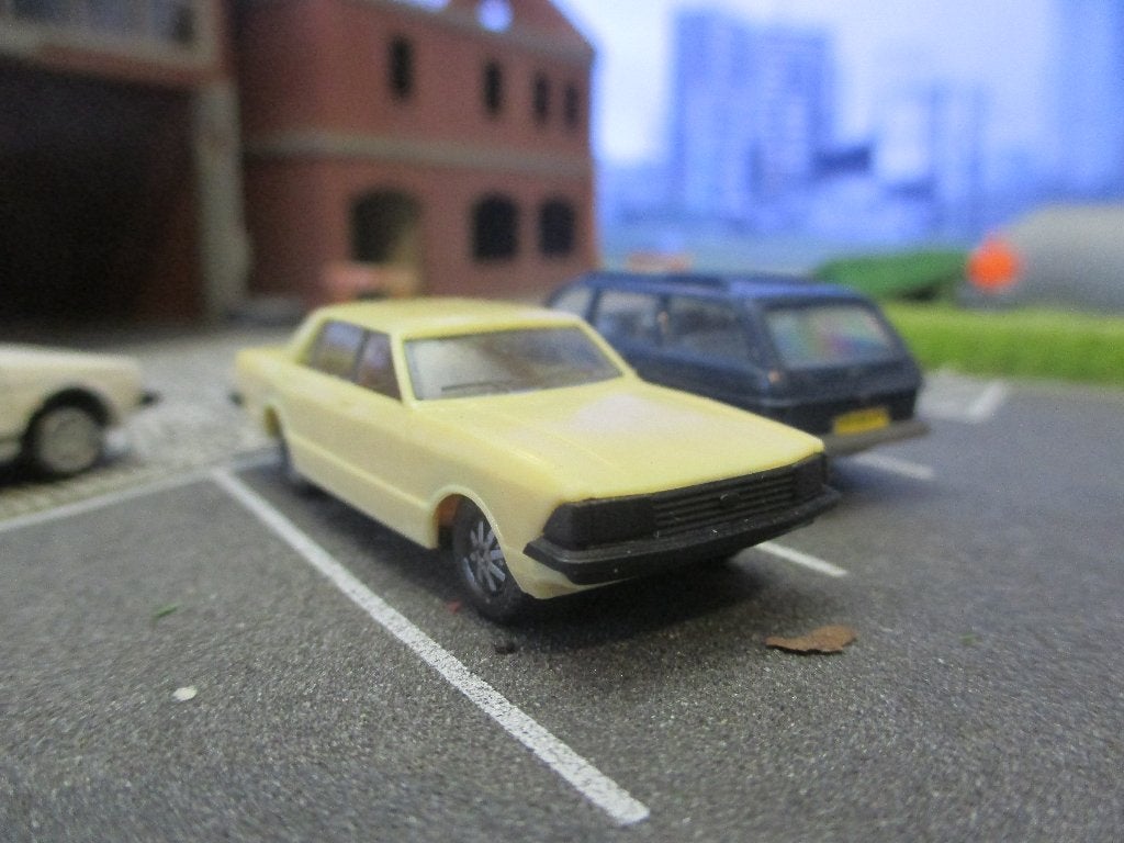 Ford Granada Mk.2 - Herpa creme ( ex taxi ), Ophalen of Verzenden, Gebruikt, Auto, Herpa