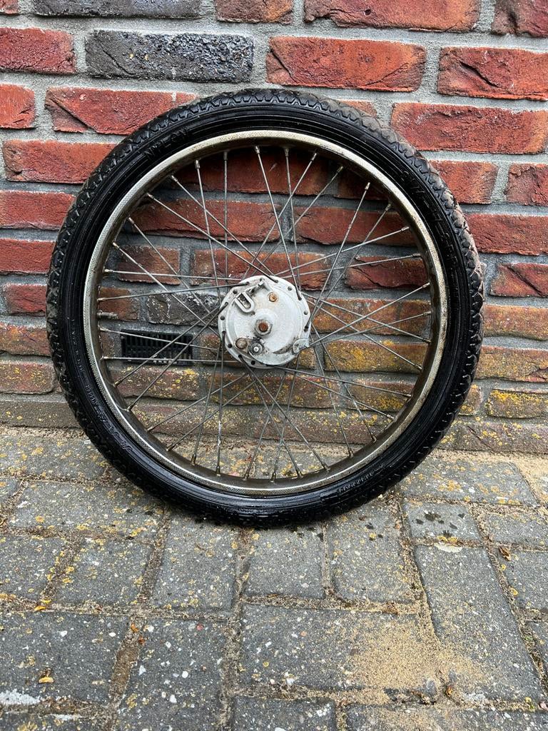 Nette Puch velg met band, Fietsen en Brommers, Brommeronderdelen | Puch, Ophalen of Verzenden, Zo goed als nieuw, Overige typen