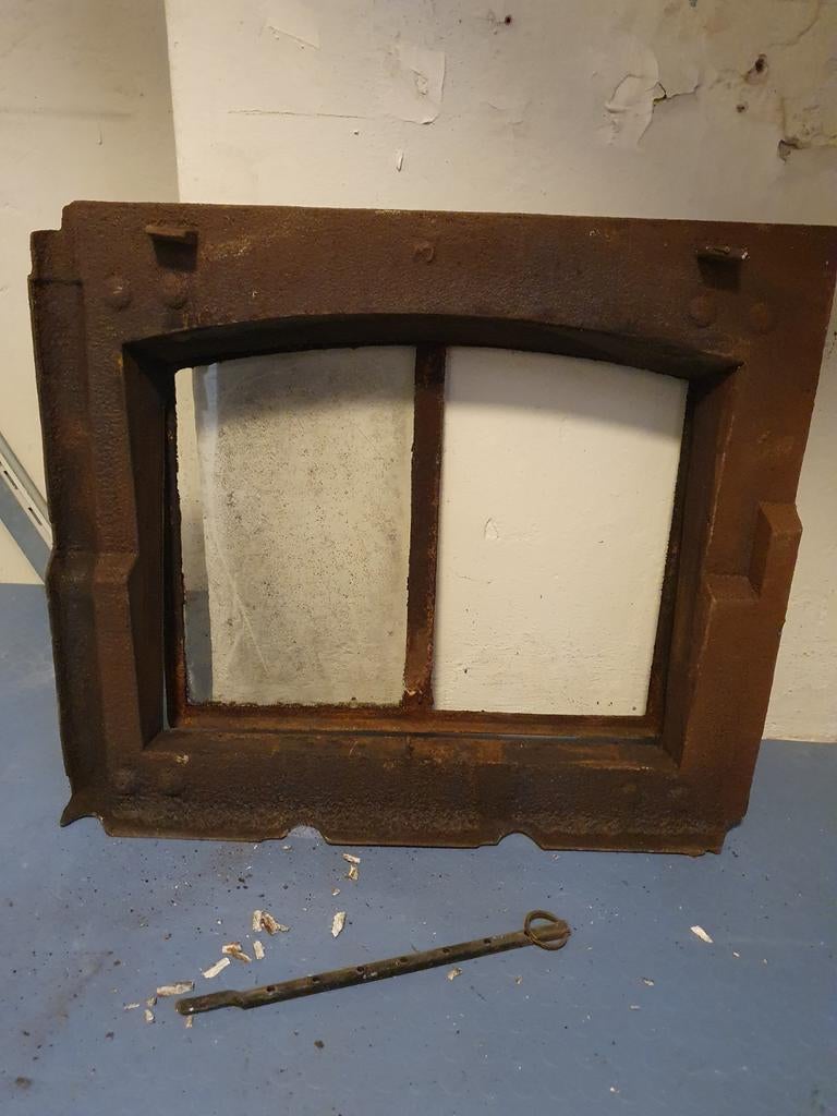 Gietijzeren dakraam - 43x50cm - Eén ruitje mist, Doe-het-zelf en Verbouw, Glas en Ramen, Ophalen