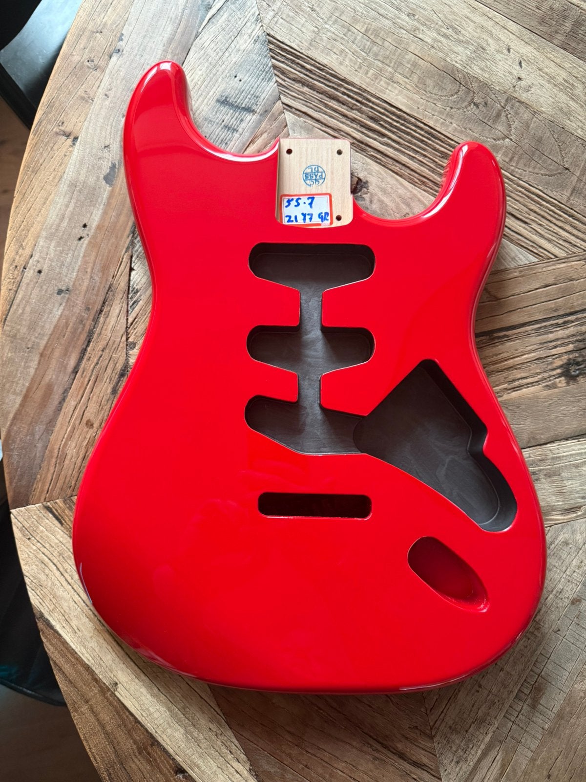 Stratocaster body Fiesta Red poly fin- elzen 2 deel’LilFR, Verzenden, Geen, Geen, Jpsg