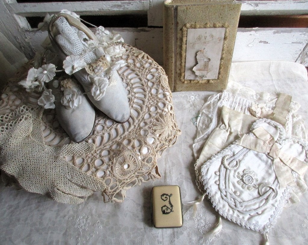 antiek communiebeursje met monogram *Marries*, Verzenden