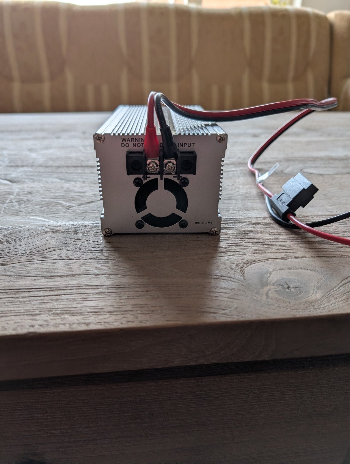 Omvormer Gemodificeerde Sinus 300W 12V naar 230V, Ophalen of Verzenden, Zo goed als nieuw