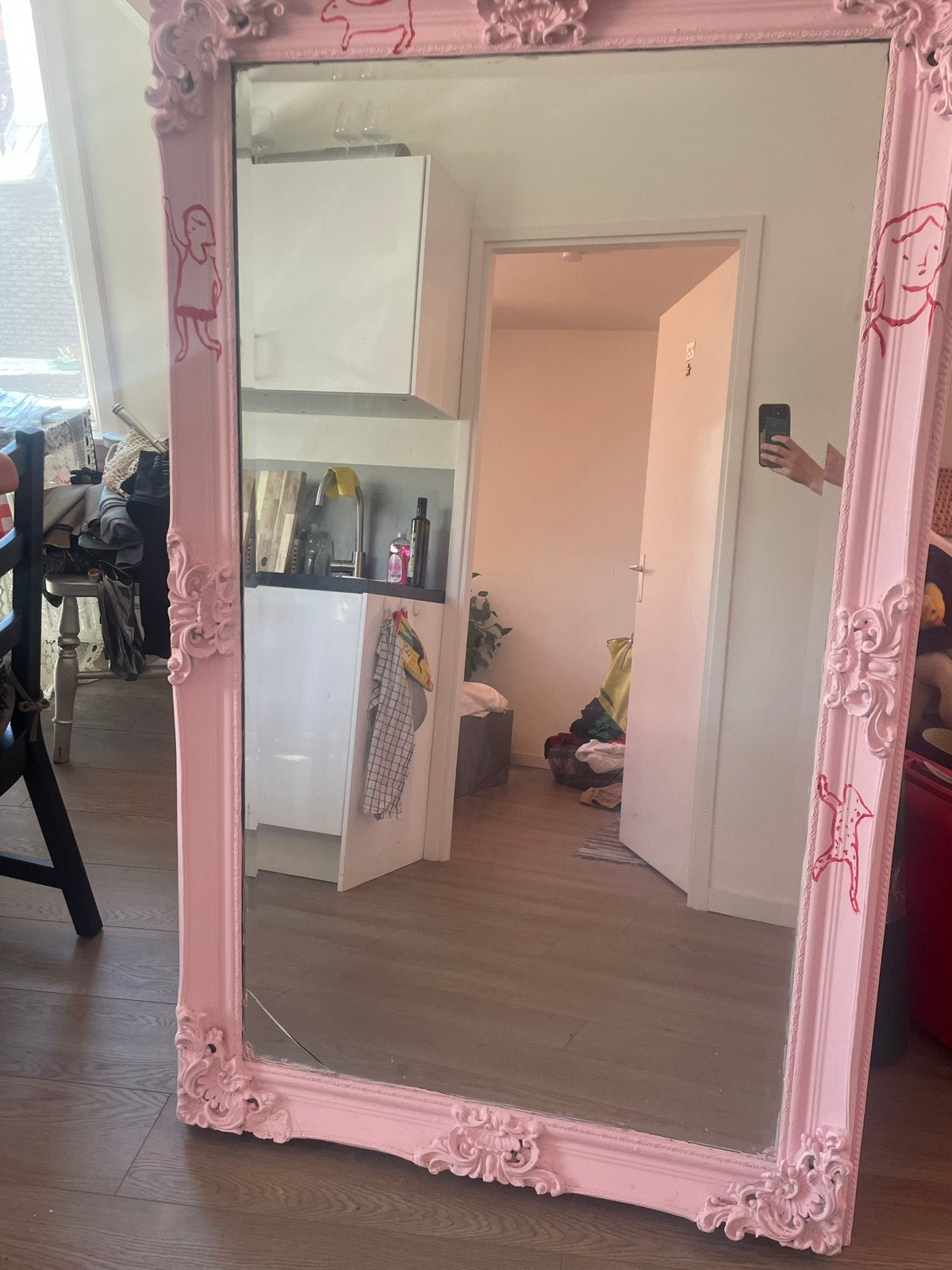 Grote roze spiegel, handgeschilderd, 98x156cm, Huis en Inrichting, Woonaccessoires | Spiegels, Ophalen, Gebruikt, 75 tot 100 cm
