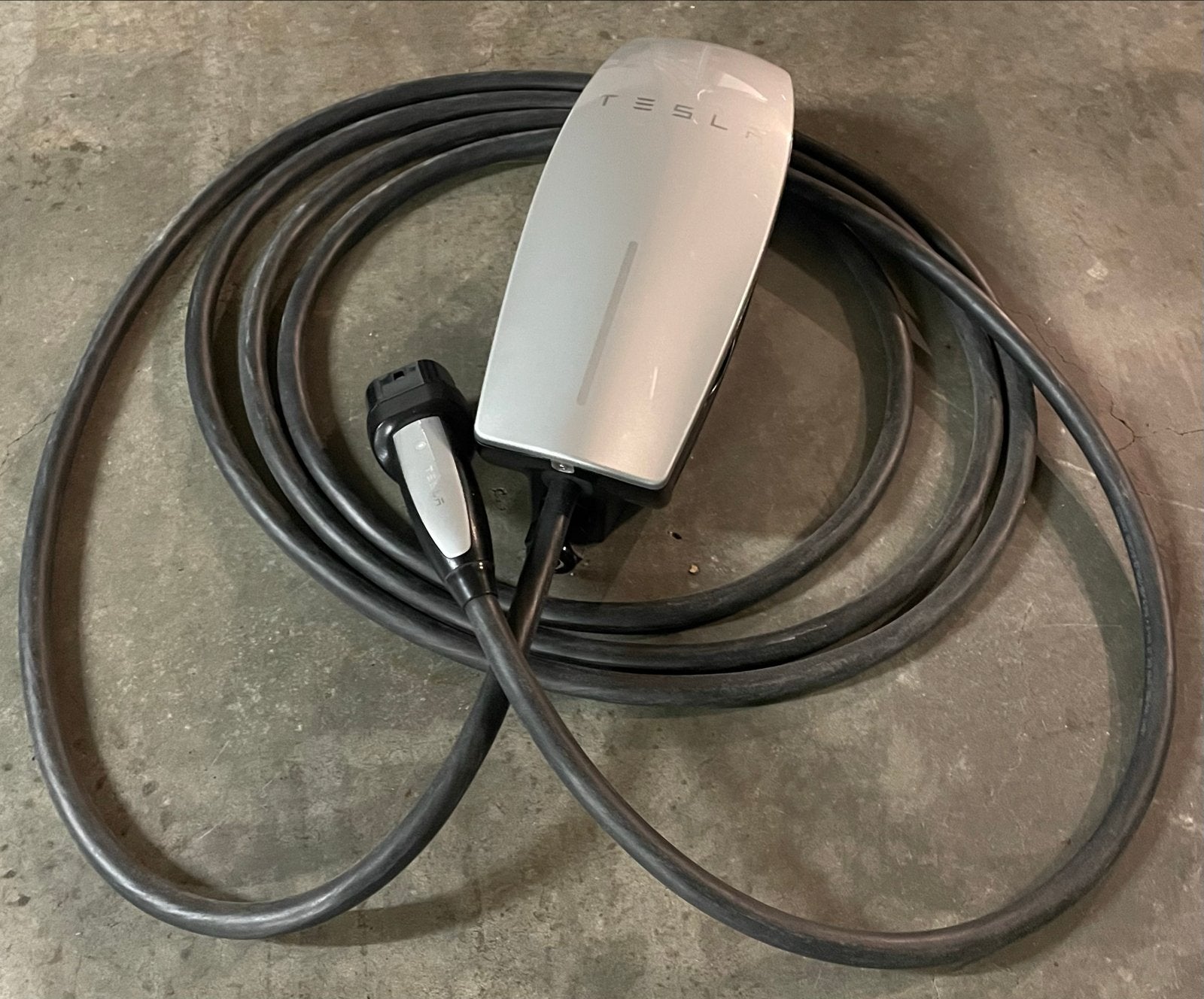 Tesla Gen 2 Wall Connector Laadpaal met Laadkabel, Ophalen, Gebruikt, Laadpaal en Laadkabel