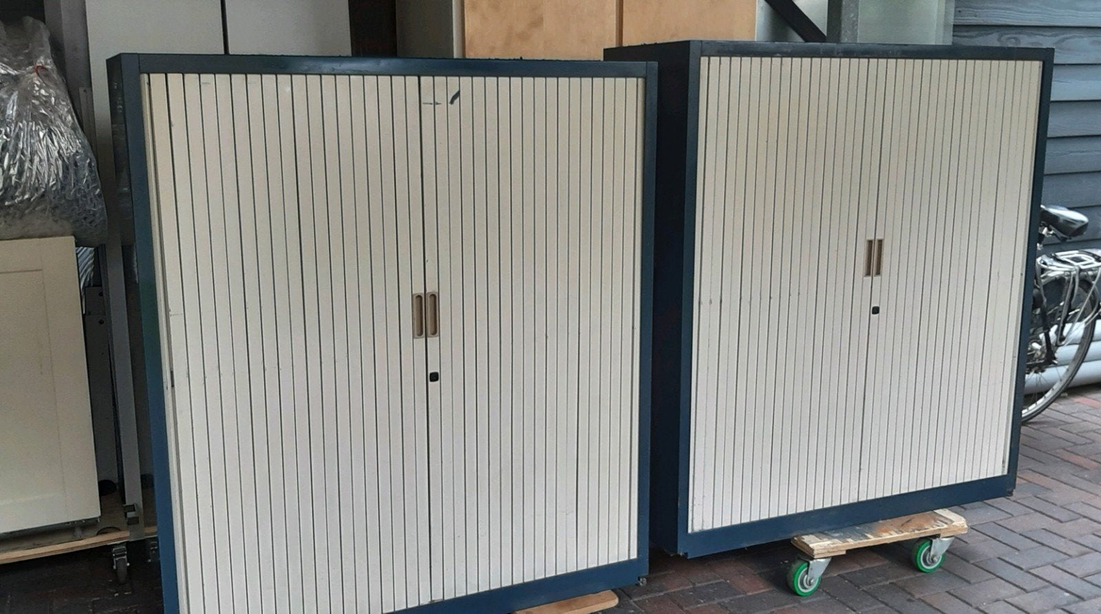 2 roldeurkasten 120 cm x 135 cm hoog, Ophalen, Gebruikt