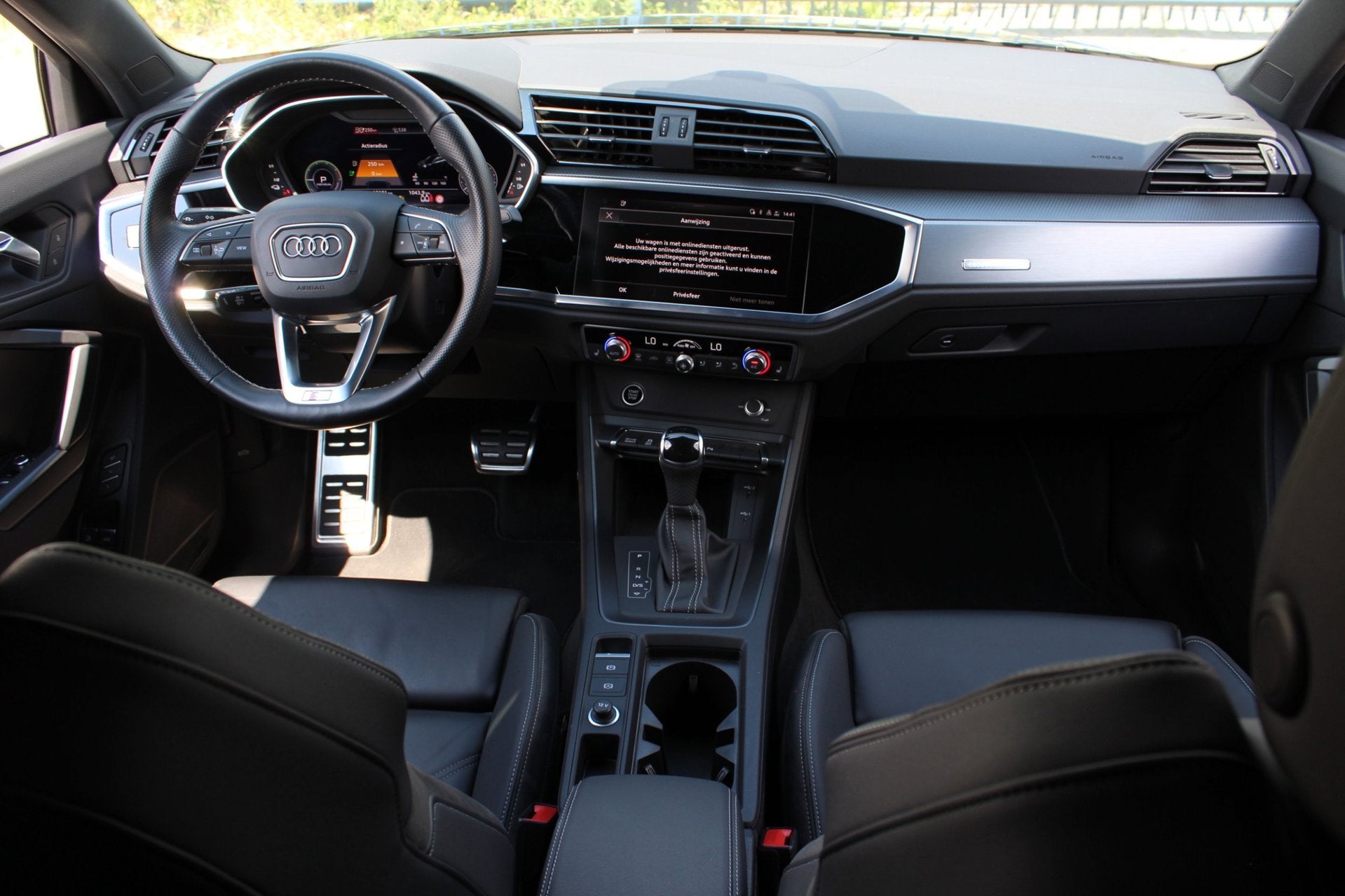 Audi Q3 45 TFSI e 3x S-Line | Panoramadak | Memory seat | Bl, Auto's, Zwart, Automatische klimaatregeling, Nieuw, Hybride Elektrisch/Benzine