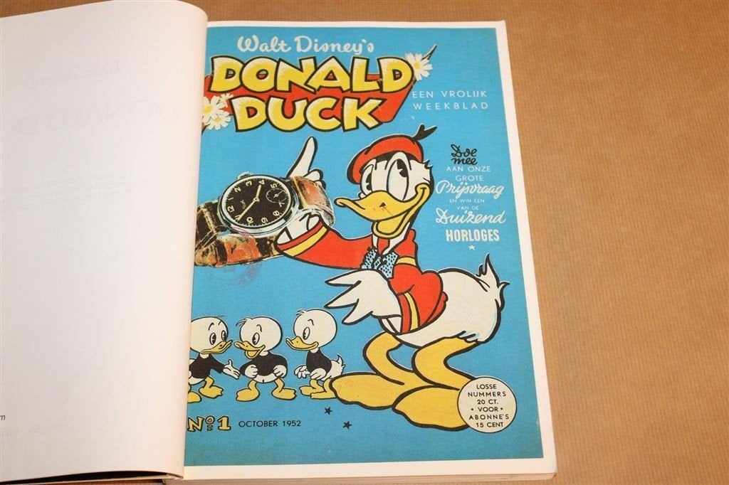 Donald Duck Jubileumboek — Eerste Nummers 1952 Disney, Eén stripboek, Ophalen of Verzenden, Gelezen