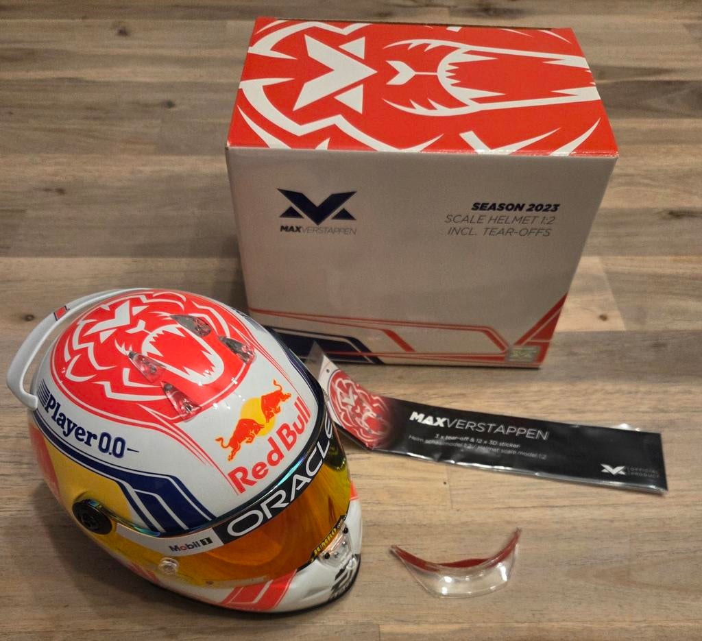 Max Verstappen Schuberth Helm seizoenshelm 2023 1:2  F1 GP, Verzamelen, Automerken, Motoren en Formule 1, Zo goed als nieuw, Formule 1