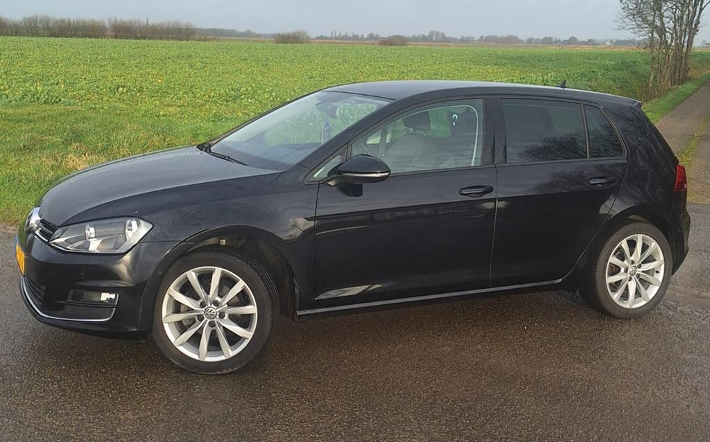 Volkswagen Golf 1.2 TSI 81KW 5D 2015 Zwart Highline, Auto's, Voorwielaandrijving, 4 cilinders, Origineel Nederlands, Handgeschakeld