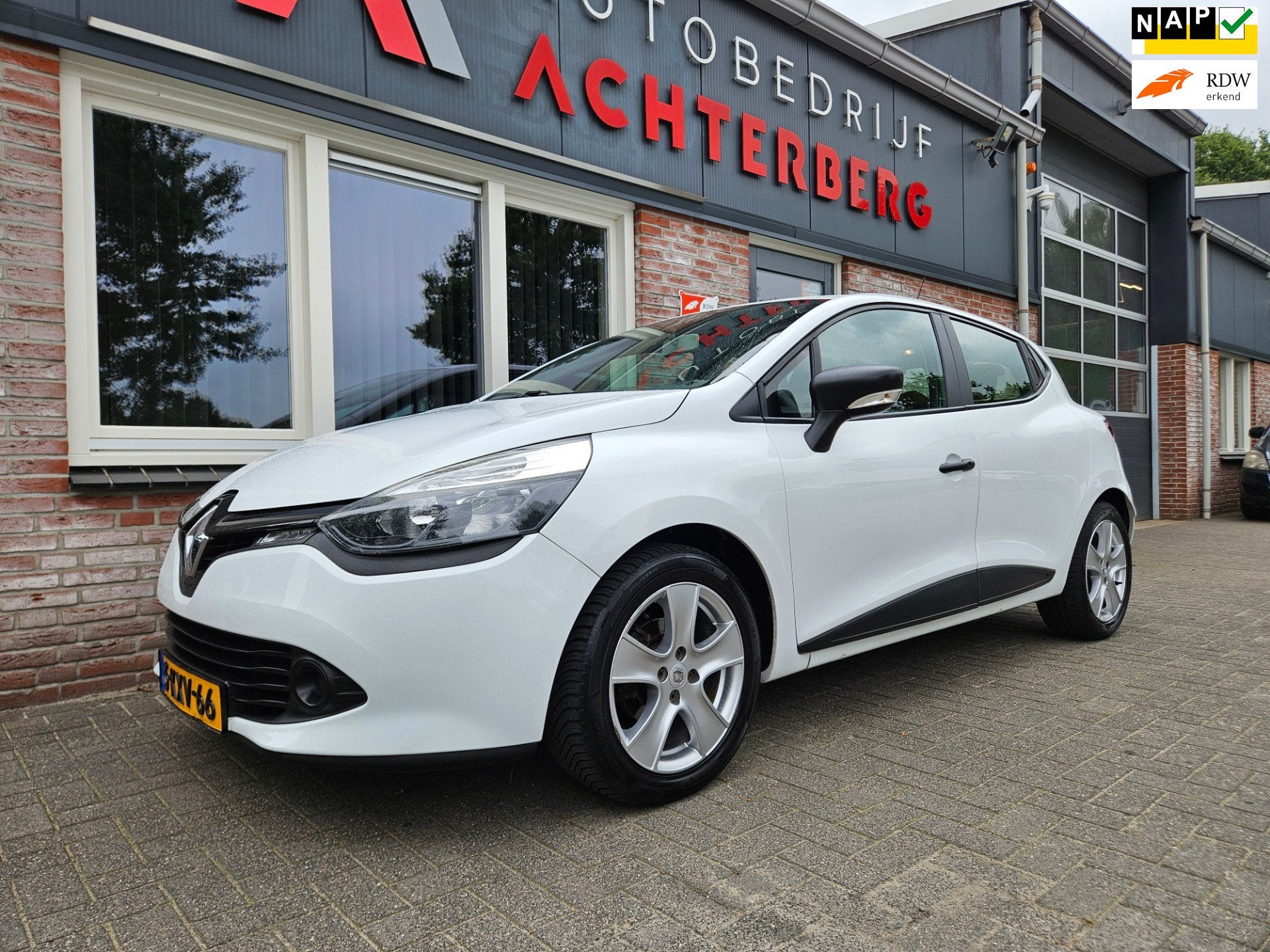 Renault Clio 0.9 TCe Authentique Airco! NAP! Leuke Auto! Tre, Auto's, Voorwielaandrijving, 540 kg, Start-stop-systeem, Wit