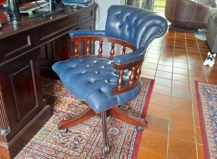 Chesterfield bureaustoel captain chair blauw leer – Engels, Huis en Inrichting, Bureaustoelen, Ophalen, Gebruikt, Blauw, Bureaustoel
