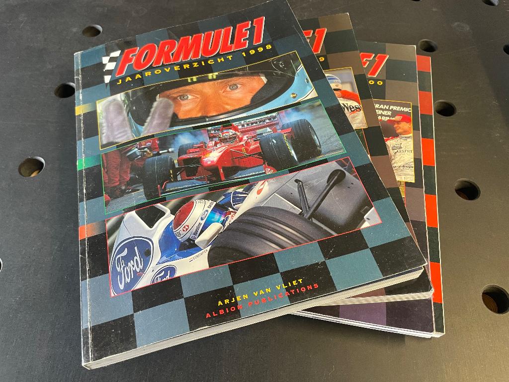 Formule 1 Jaaroverzicht Boeken – 1998 t/m 2001, Boeken, Auto's | Boeken, Ophalen of Verzenden, Zo goed als nieuw, Algemeen