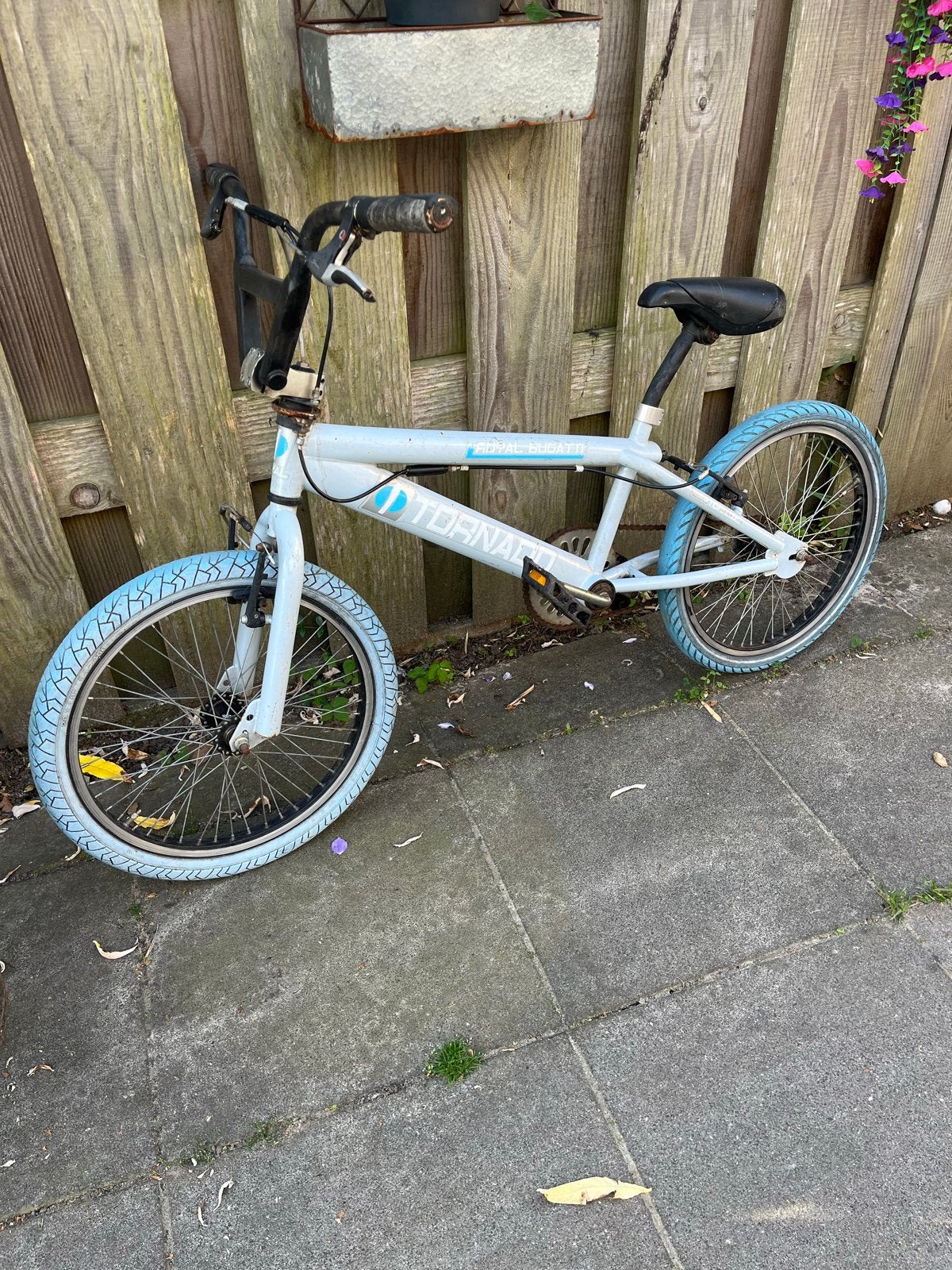 Tornado BMX Fiets - grijs/Wit met blauwe banden, Ophalen, Gebruikt, Staal, Velgrem