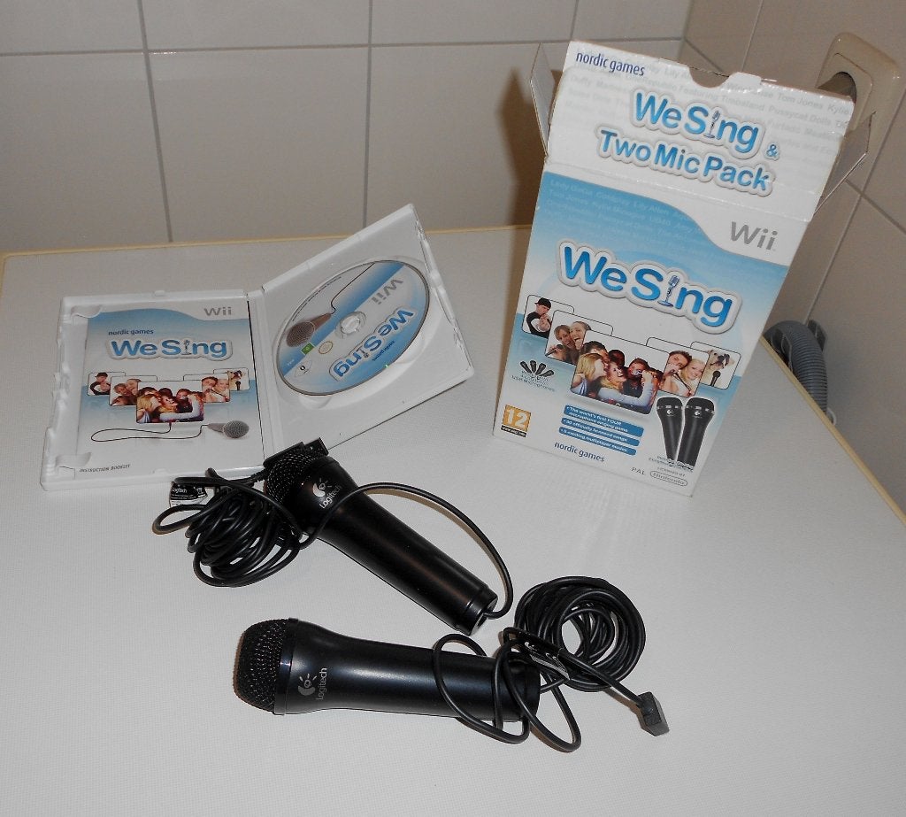 Wii Nintendo Nordic Games We Sing en Two Mic Pack ., Muziek, Gebruikt, 2 spelers, Eén computer