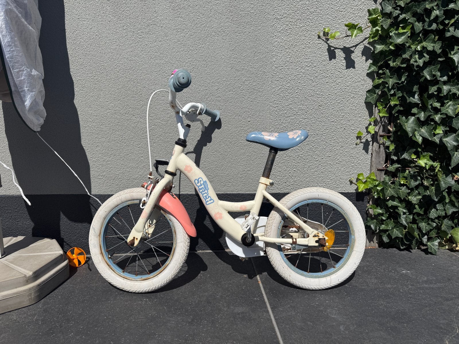 Kinderfietsje Stitch - Gebruikt met roest en sporen, Ophalen, Gebruikt, Terugtraprem, Minder dan 16 inch