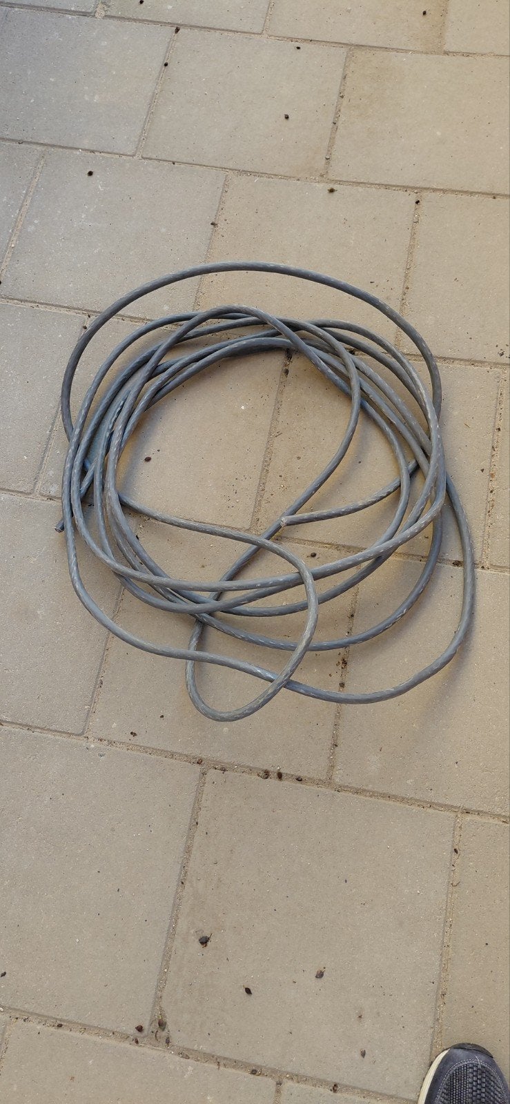 Grondkabel voor elektra in de tuin of naar tuinhuisje., Ophalen, Kabel of Snoer
