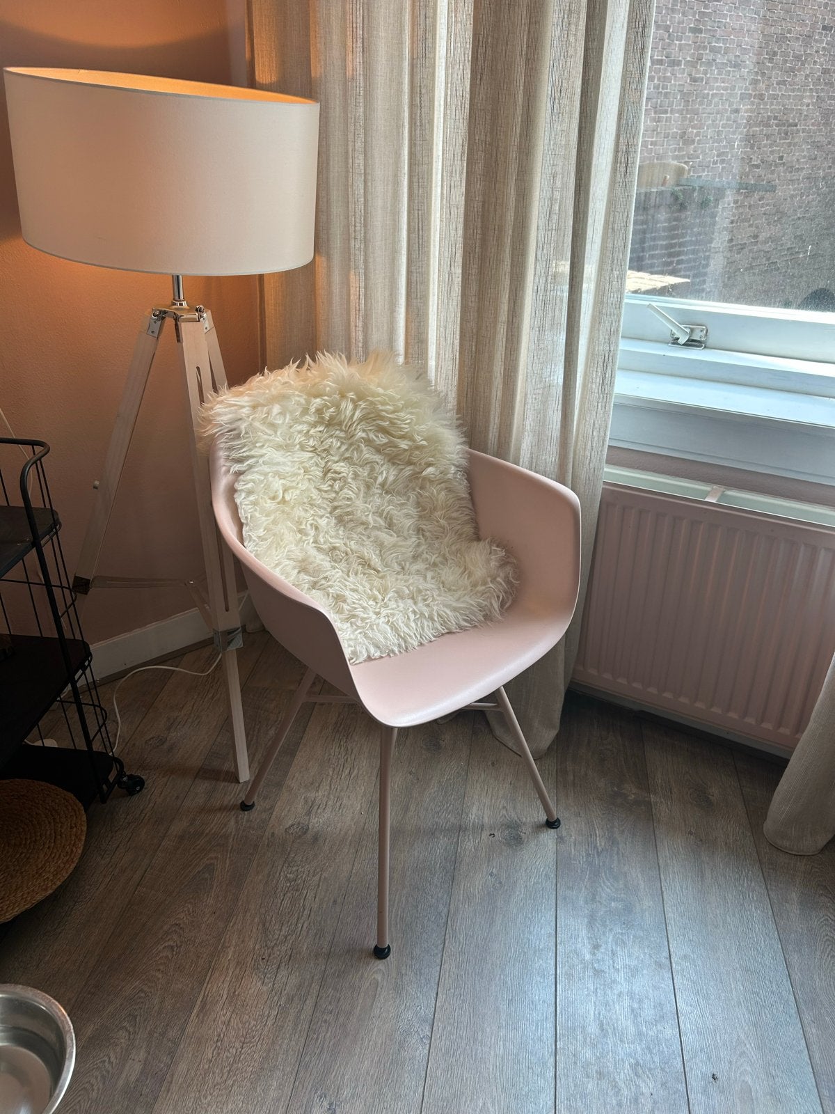 Twee roze kuipstoelen met armleuning, Huis en Inrichting, Stoelen, Ophalen, Kunststof, Gebruikt, Twee