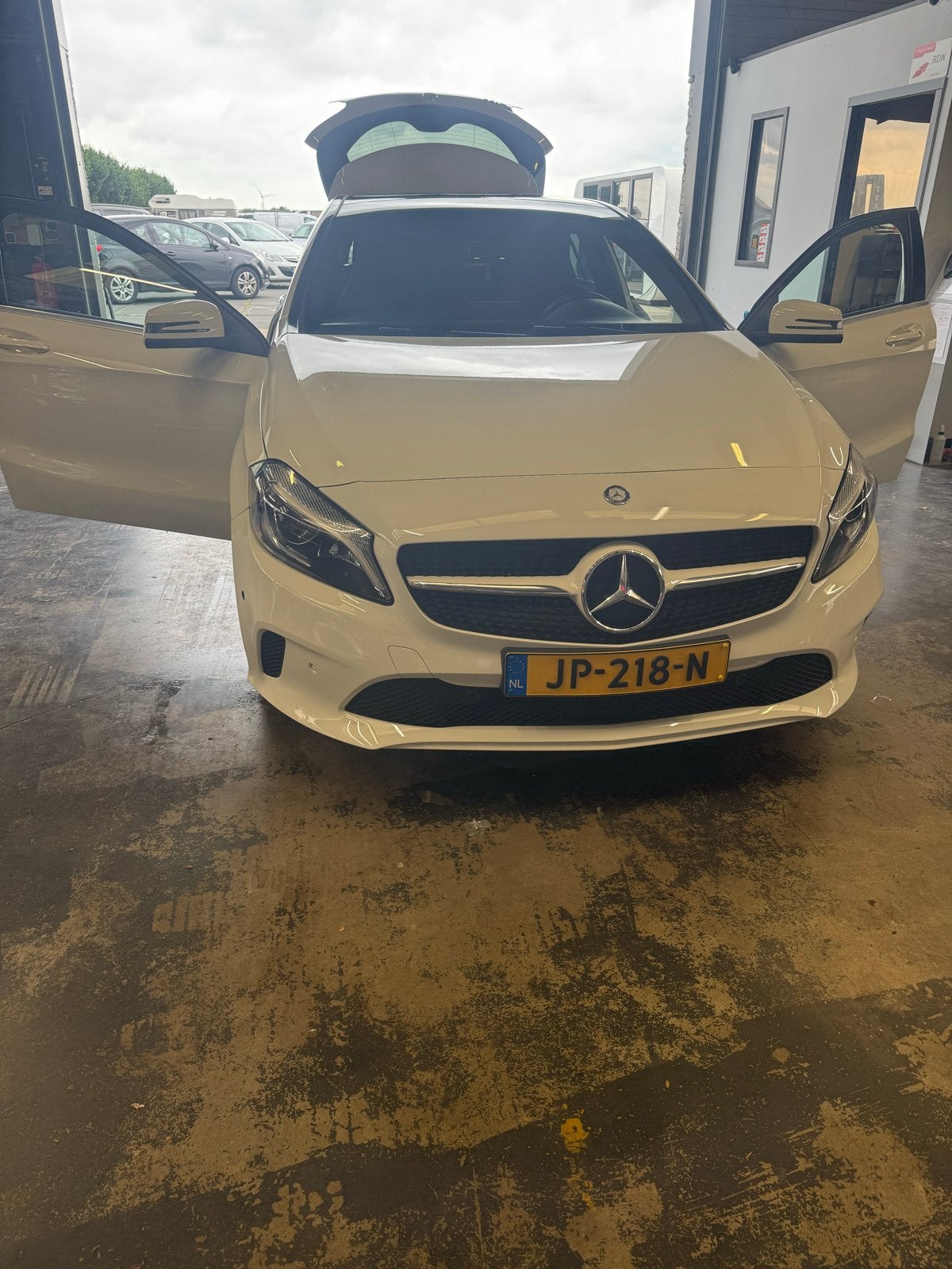 Mercedes-Benz A-Klasse A180 122pk 7G-DCT 2016 Wit, Auto's, 1295 kg, 4 cilinders, 695 kg, A-Klasse
