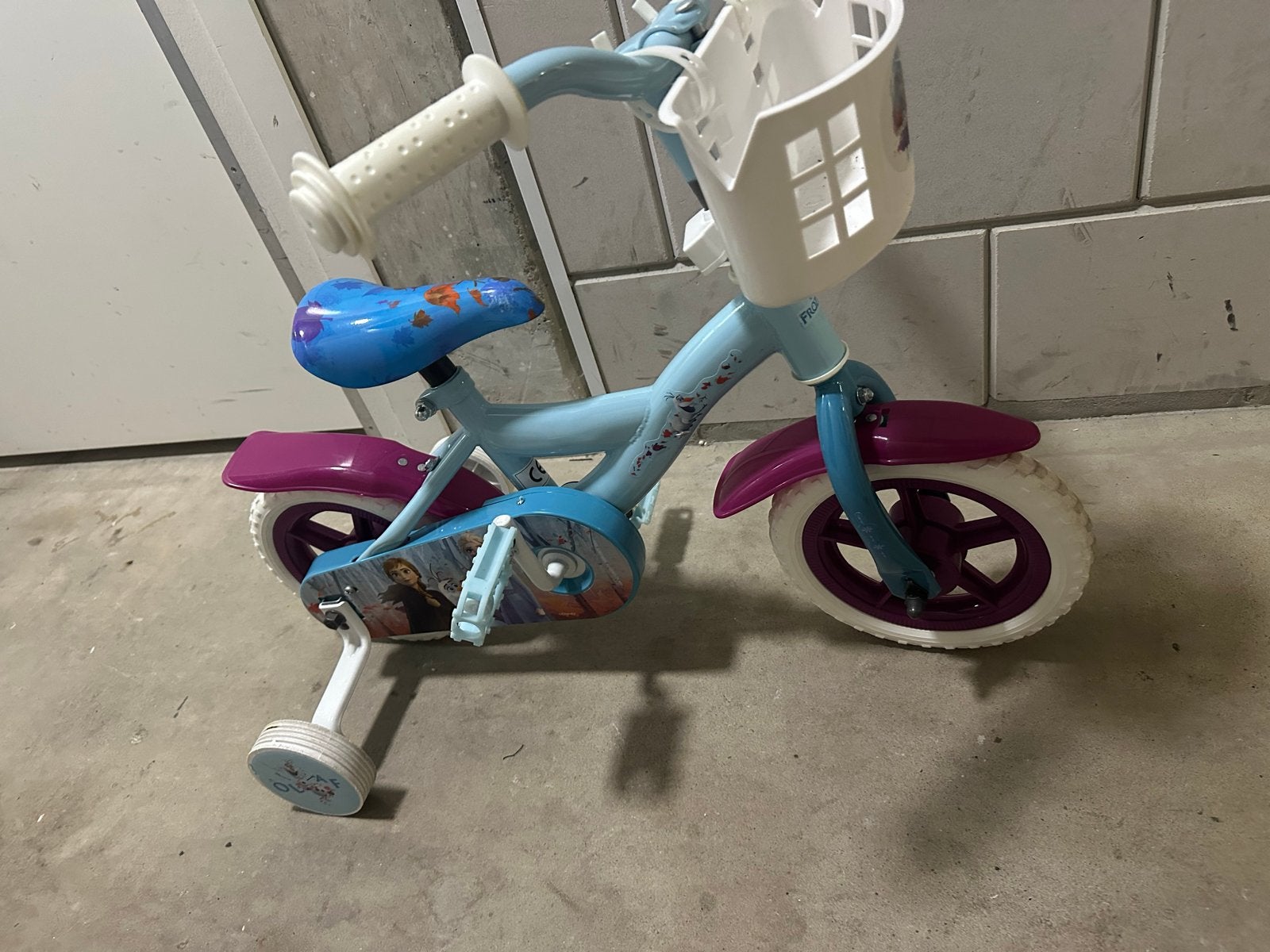 Zo goed als nieuwe Frozen kinderfiets 10 inch, Ophalen, Zo goed als nieuw, Minder dan 16 inch, Zijwieltjes