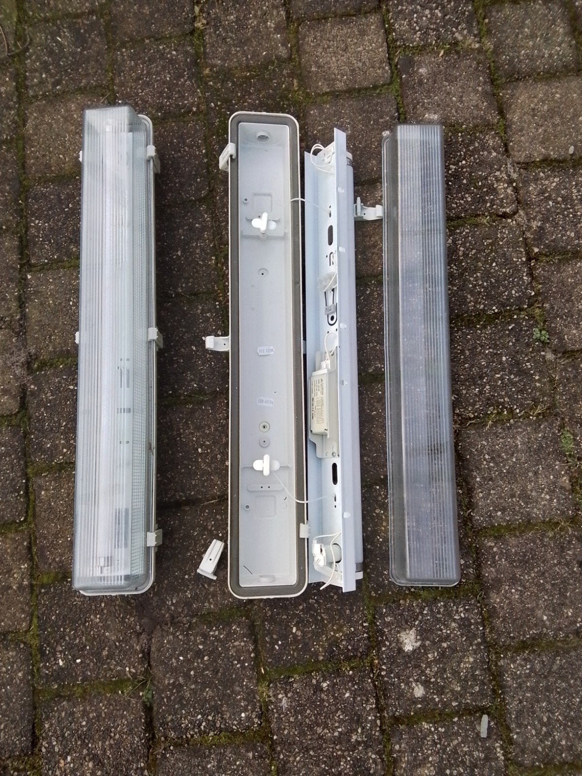 Te koop 2 x TL bak wit, Ophalen, Zo goed als nieuw, Minder dan 50 watt, Lamp met armatuur